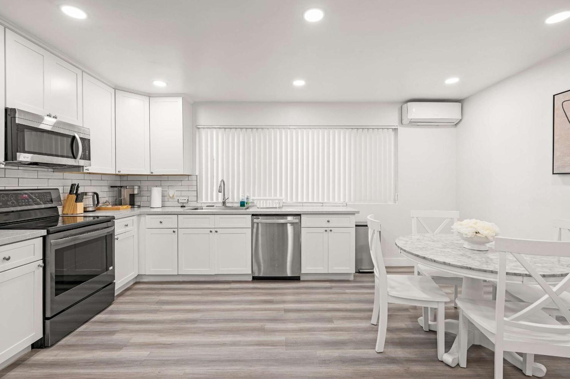 פסדינה New Renovated 2B2B Apt Self Checkin Free Parking 1 מראה חיצוני תמונה